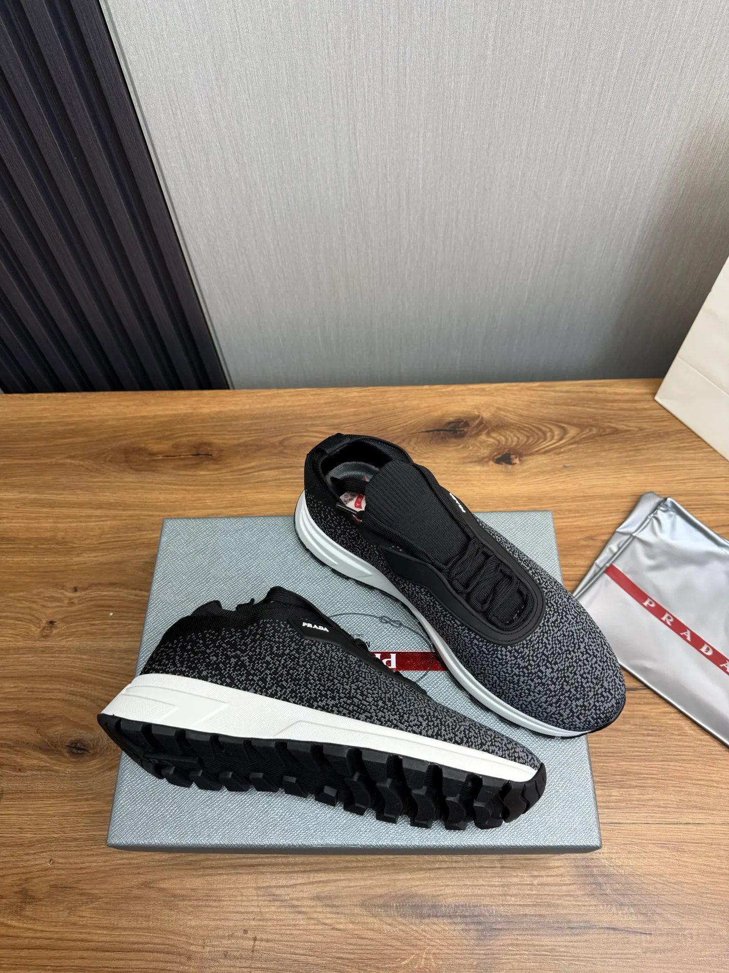 Men's shoes 💰500💰 [PRADA] Men's shoes are popular in the counter, official website is synchronized, 1 high-quality shipment ✔️Original fly-woven cowhide + cowhide lining, original original bottom, 38-45 (45 customized, non-refundable)